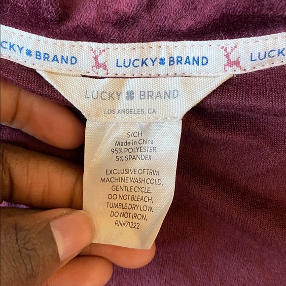 Lucky Brand Burgundy Cropped Velour Top SIZE S - Picture 3 of 4